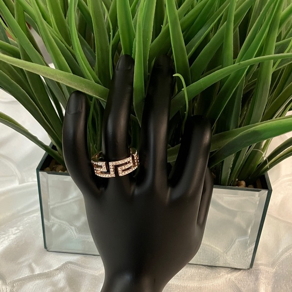 Jewelry - Elegant Greek Keys Gold and diamond accents Women's Ring sz M/L fits 8-9